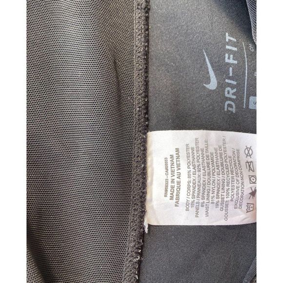 NIKE Mesh Detail Black Legging Capri - Picture 6 of 7